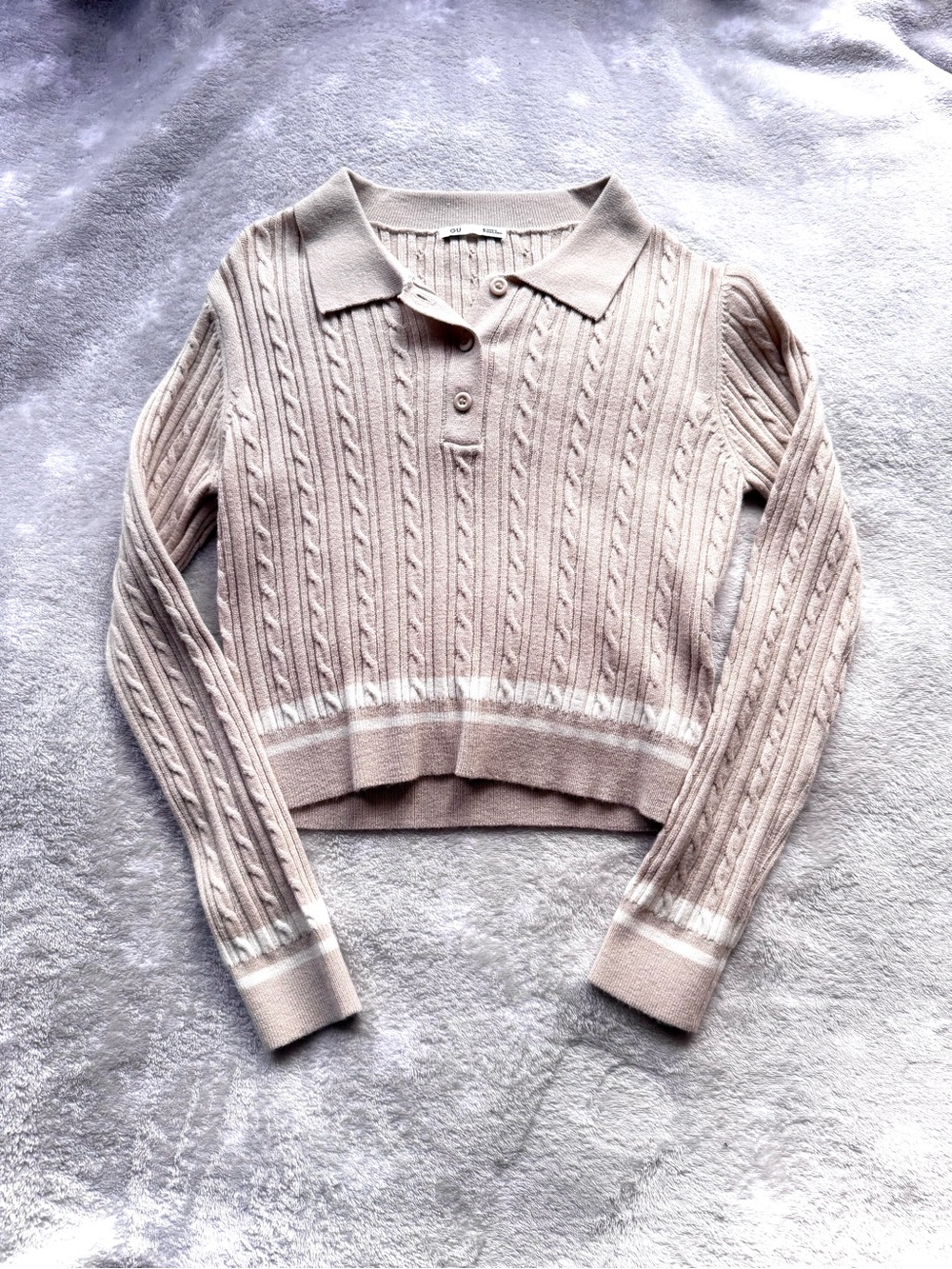 GU - Cropped Cable-Knit Polo V-Neck Sweater